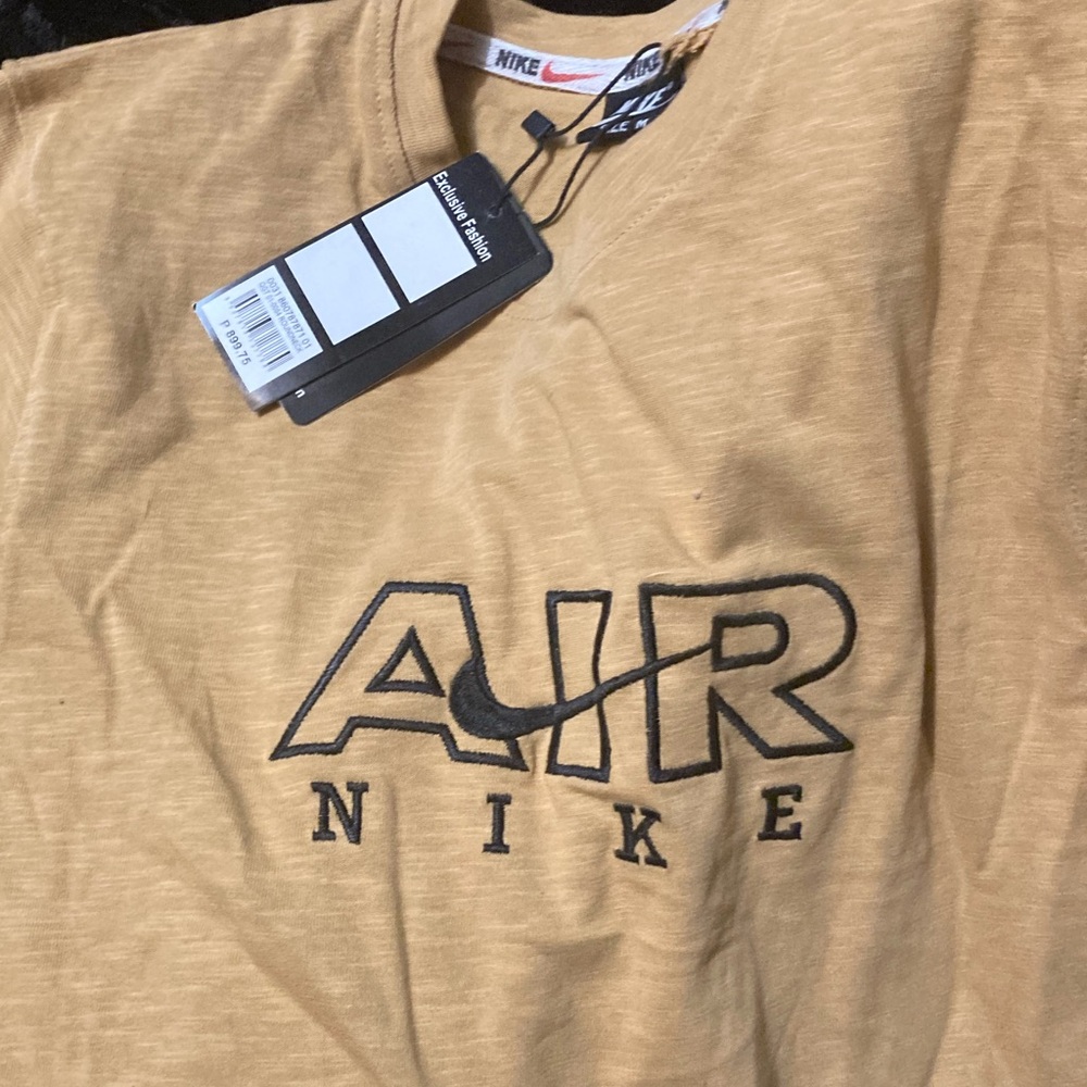 - - Nwt! Nike air Yellow Short Sleeve Tee med
